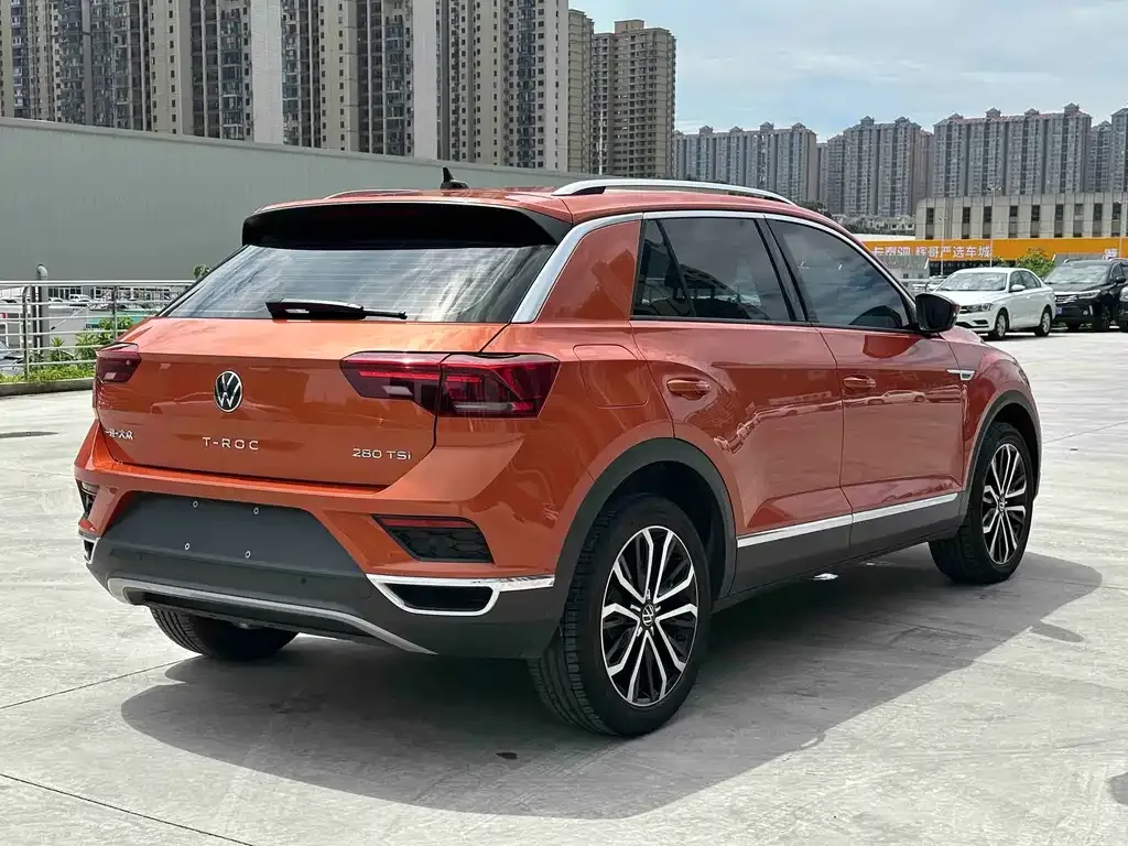 Volkswagen T-Roc — фото 5