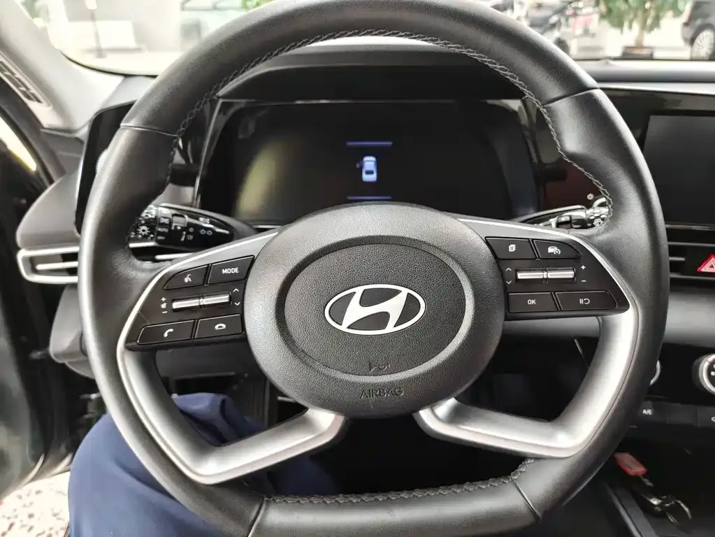 Hyundai Elantra — фото 6