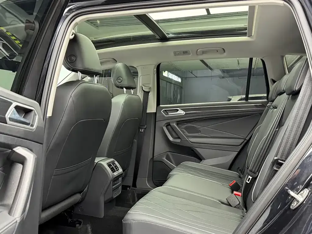 Volkswagen Tiguan L — фото 3