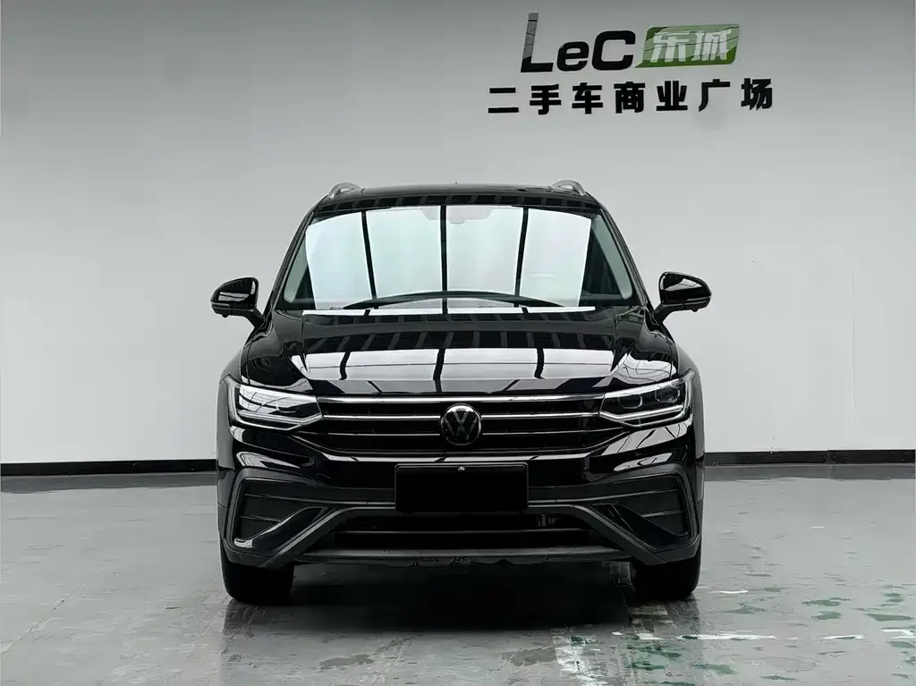 Volkswagen Tiguan L — фото 9