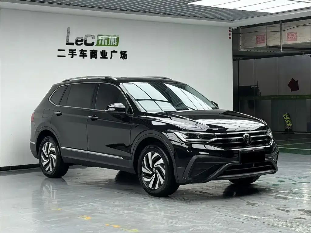 Volkswagen Tiguan L — фото 7
