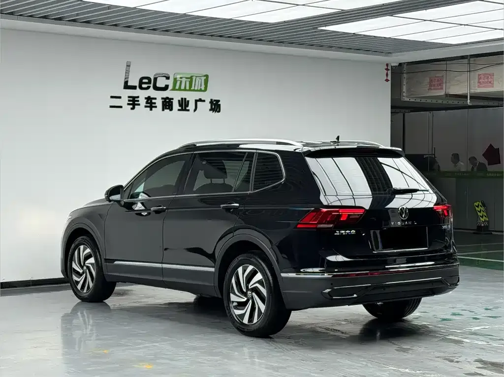 Volkswagen Tiguan L — фото 6