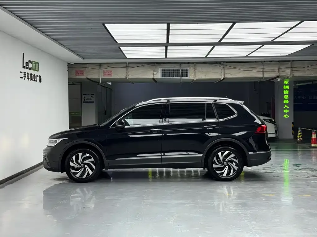 Volkswagen Tiguan L — фото 4