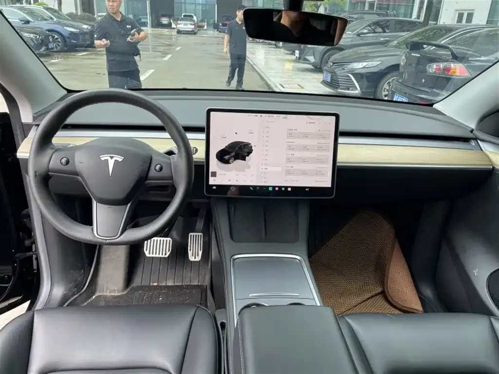 Tesla Model Y — фото 6