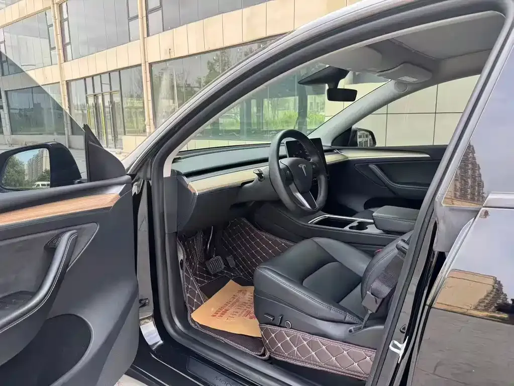 Tesla Model Y — фото 8
