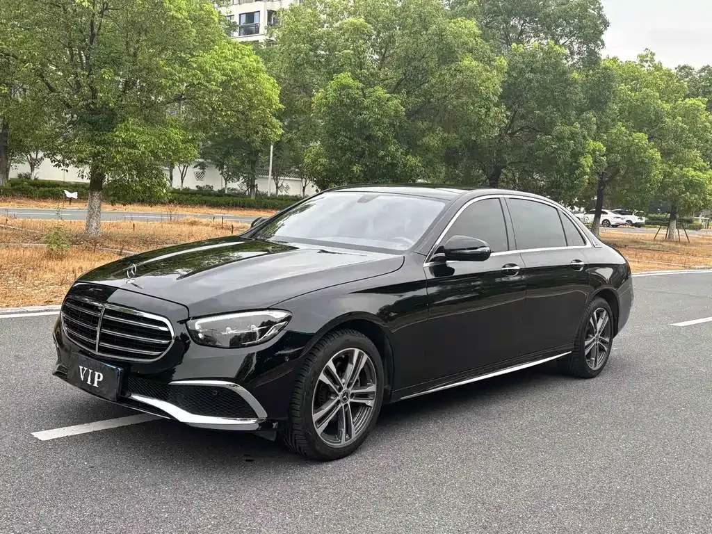 Mercedes-Benz E-Class — фото 1