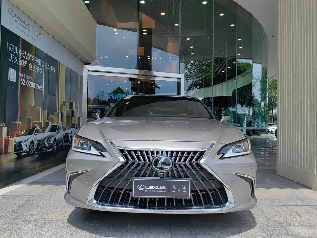 Lexus ES — фото 1