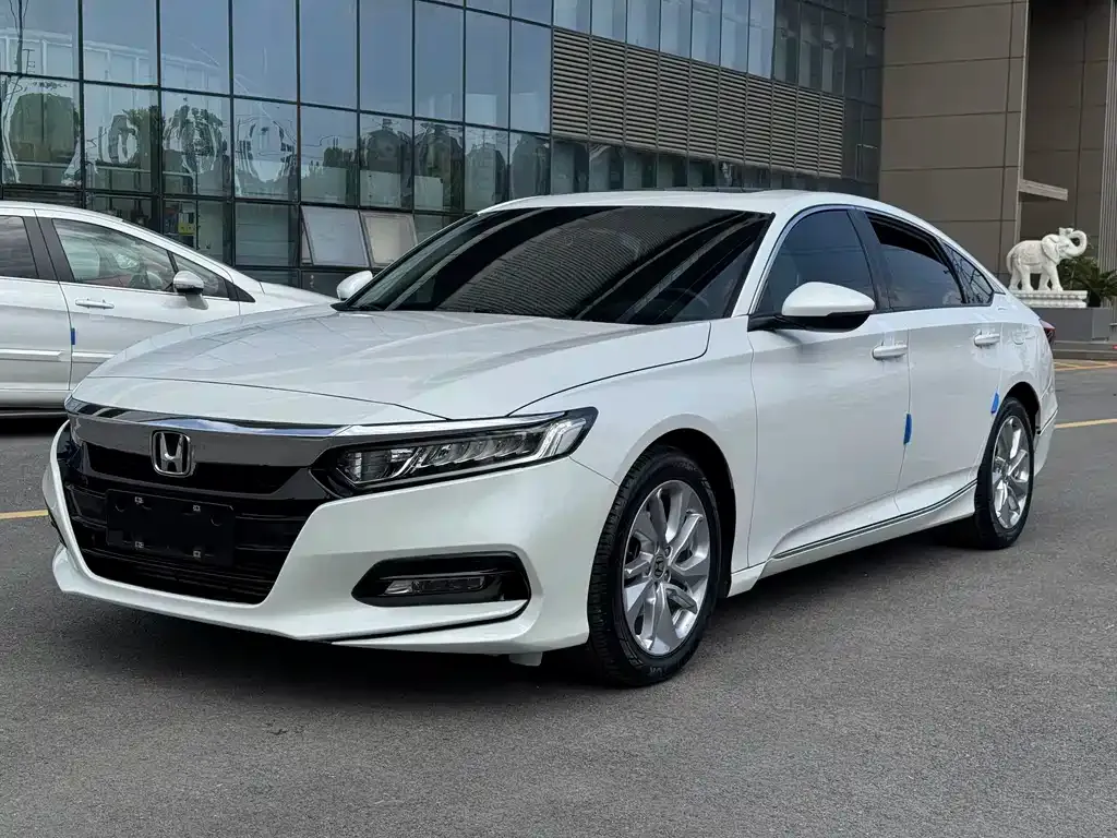 Honda Accord — фото 1