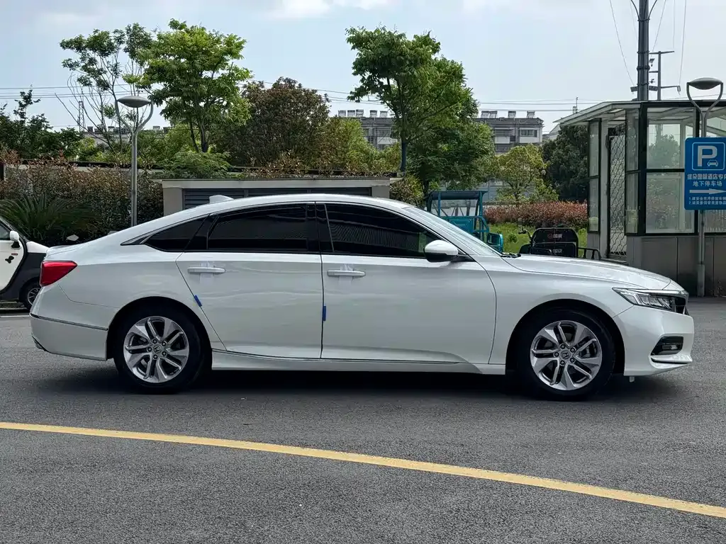 Honda Accord — фото 10