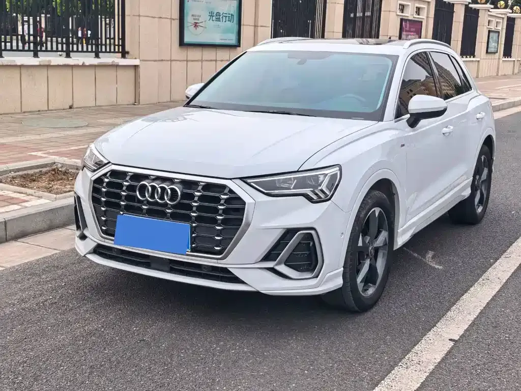 Audi Q3 — фото 1