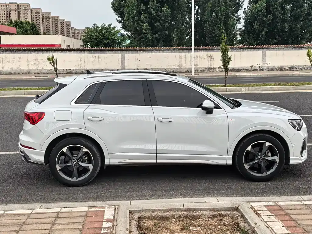 Audi Q3 — фото 8