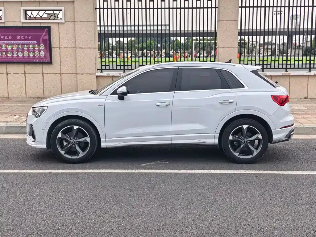 Audi Q3 — фото 10