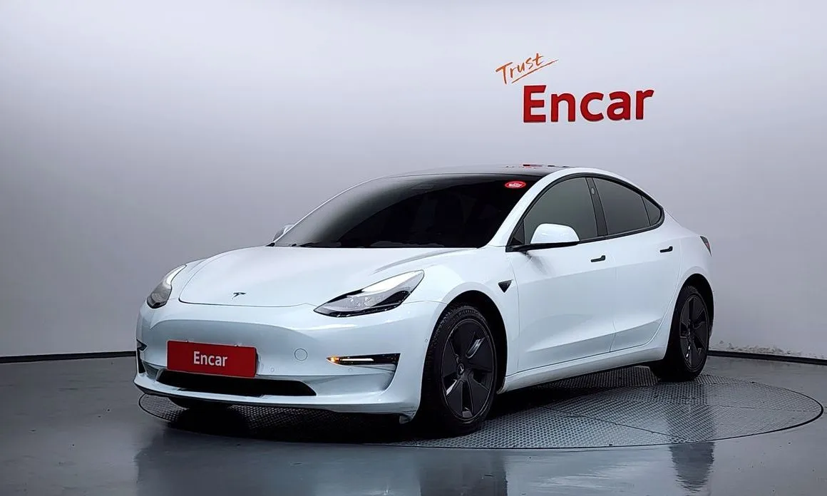 Tesla Model 3 — фото 1