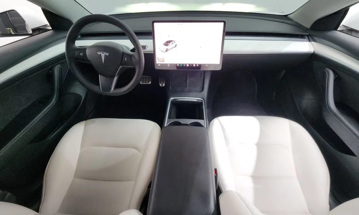 Tesla Model 3 — фото 2