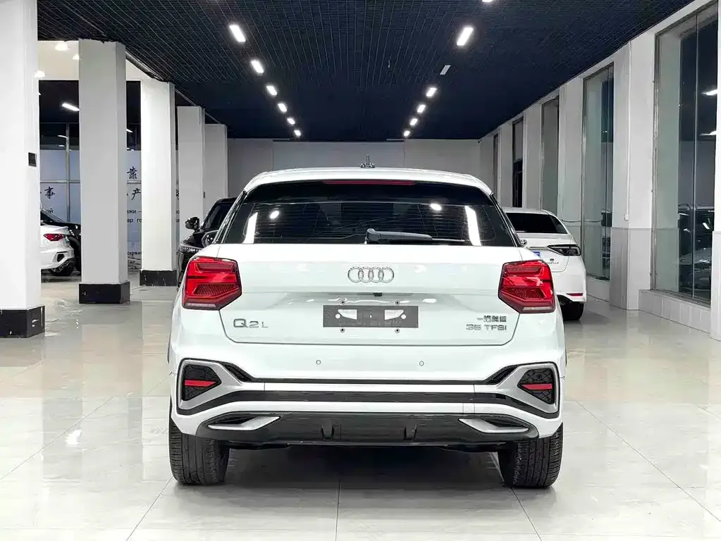 Audi Q2L — фото 2