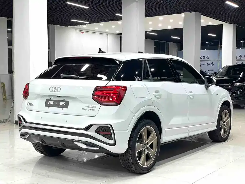 Audi Q2L — фото 5