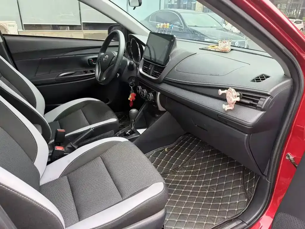 Toyota Yaris L — фото 3