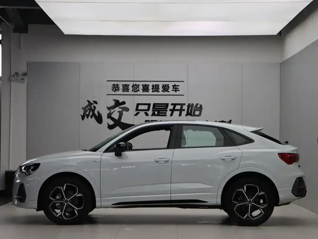 Audi Q3 Sportback — фото 10
