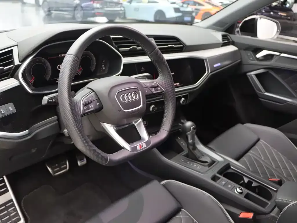 Audi Q3 Sportback — фото 8