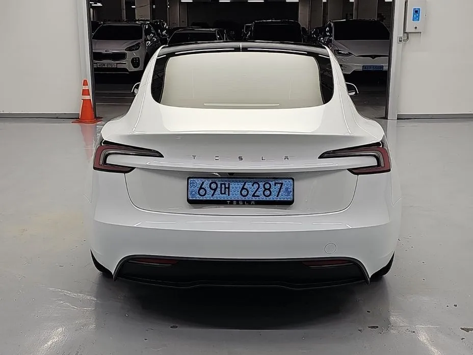 Tesla Model 3 — фото 8