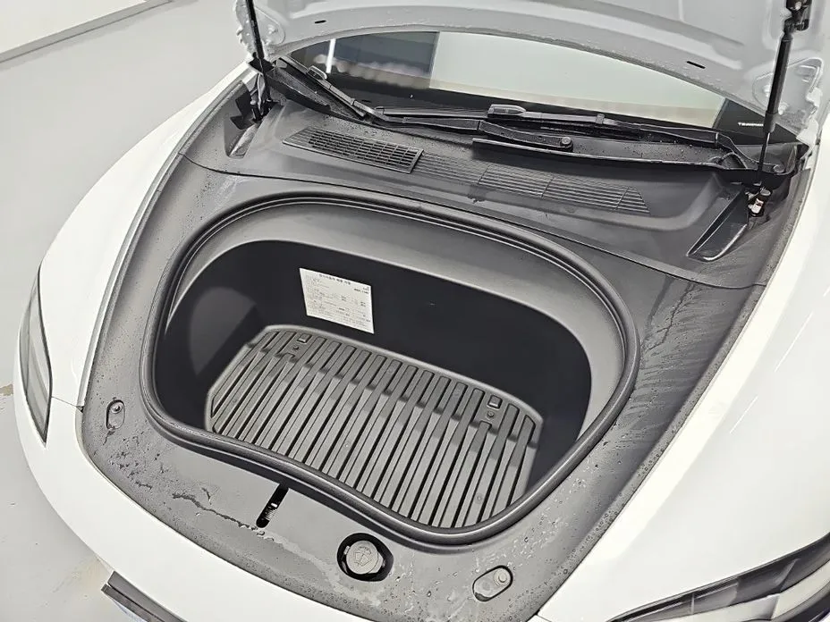 Tesla Model 3 — фото 9