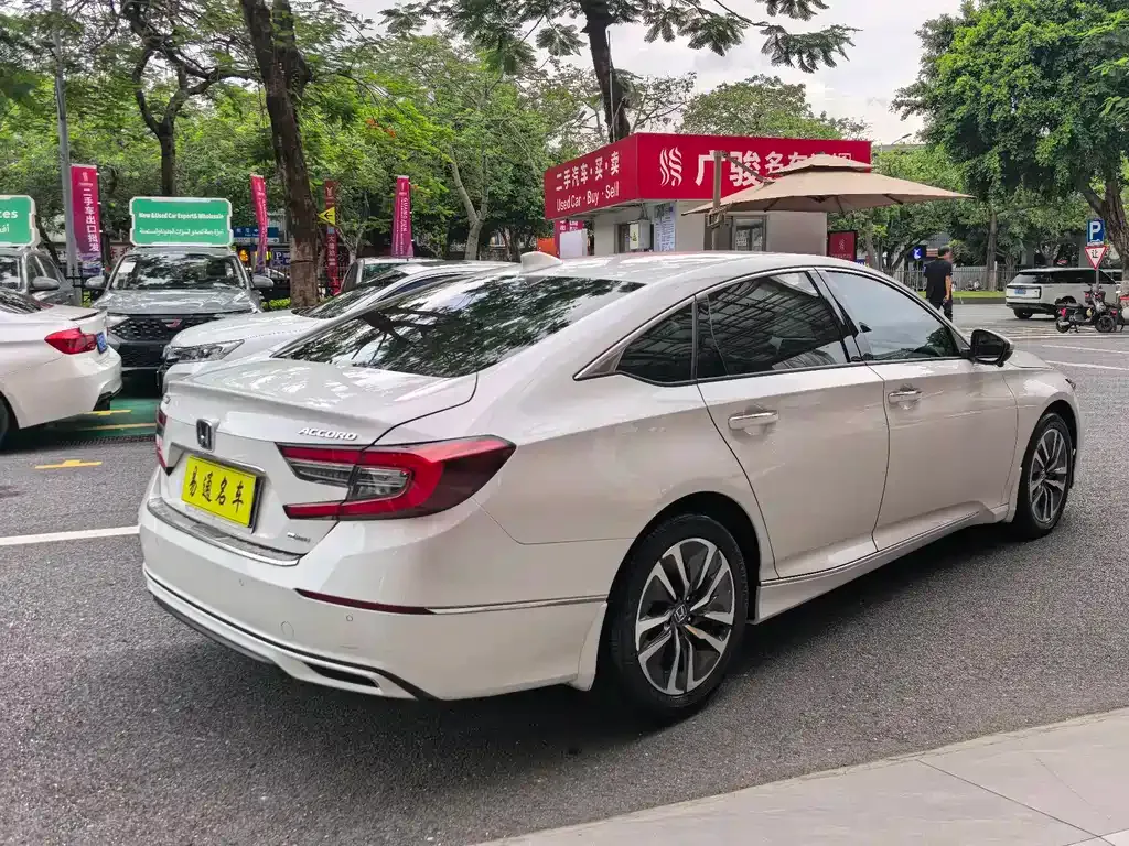 Honda Accord — фото 8