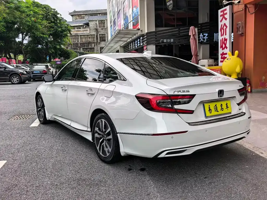 Honda Accord — фото 9