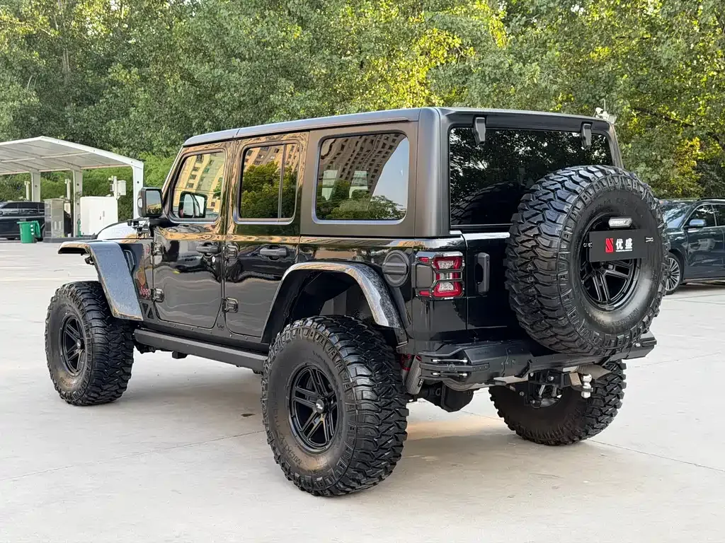Jeep Wrangler — фото 10