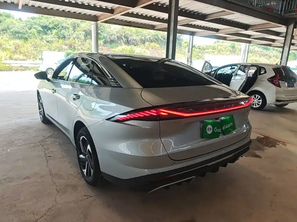 Geely Galaxy L6 — фото 3