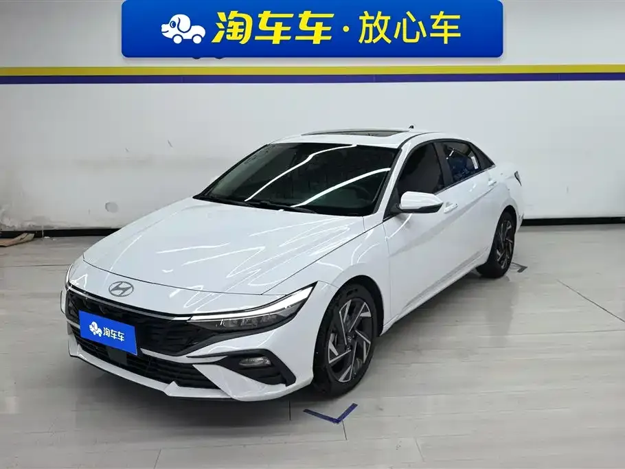Hyundai Elantra — фото 1