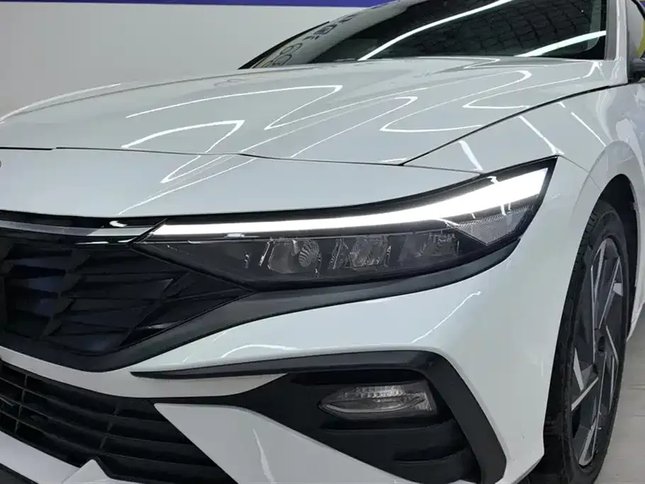 Hyundai Elantra — фото 8