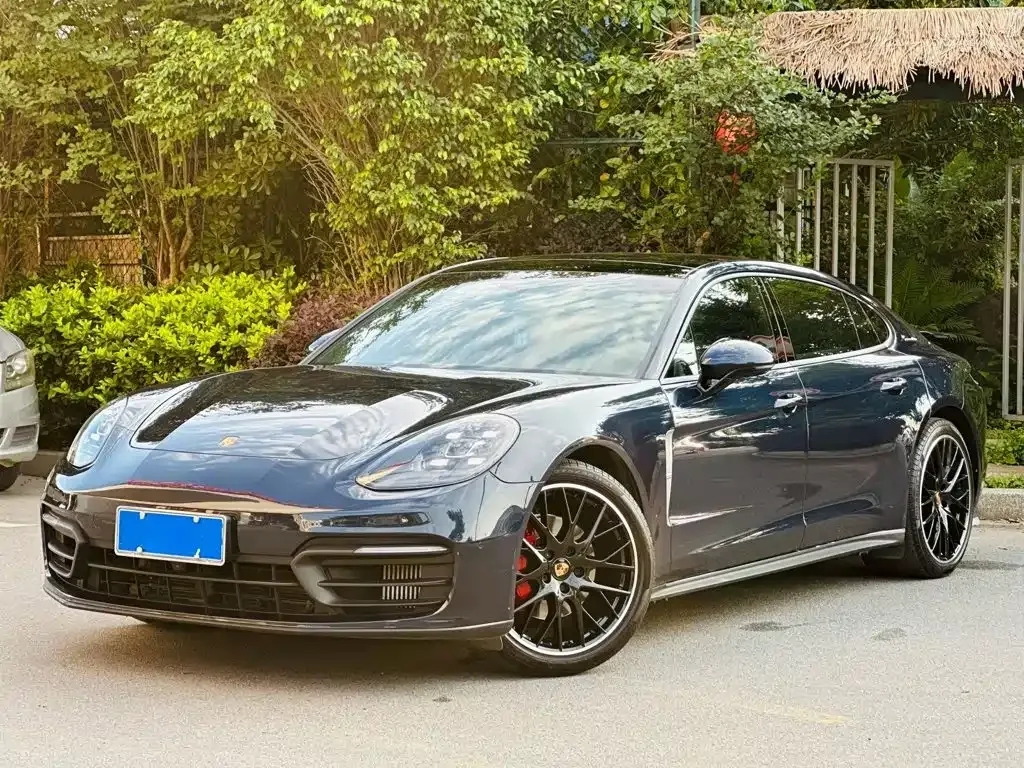 Porsche Panamera — фото 1