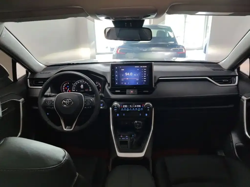 Toyota RAV4 — фото 10