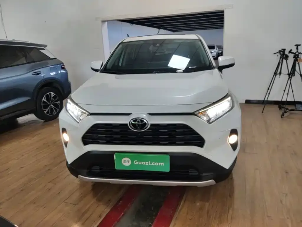 Toyota RAV4 — фото 6