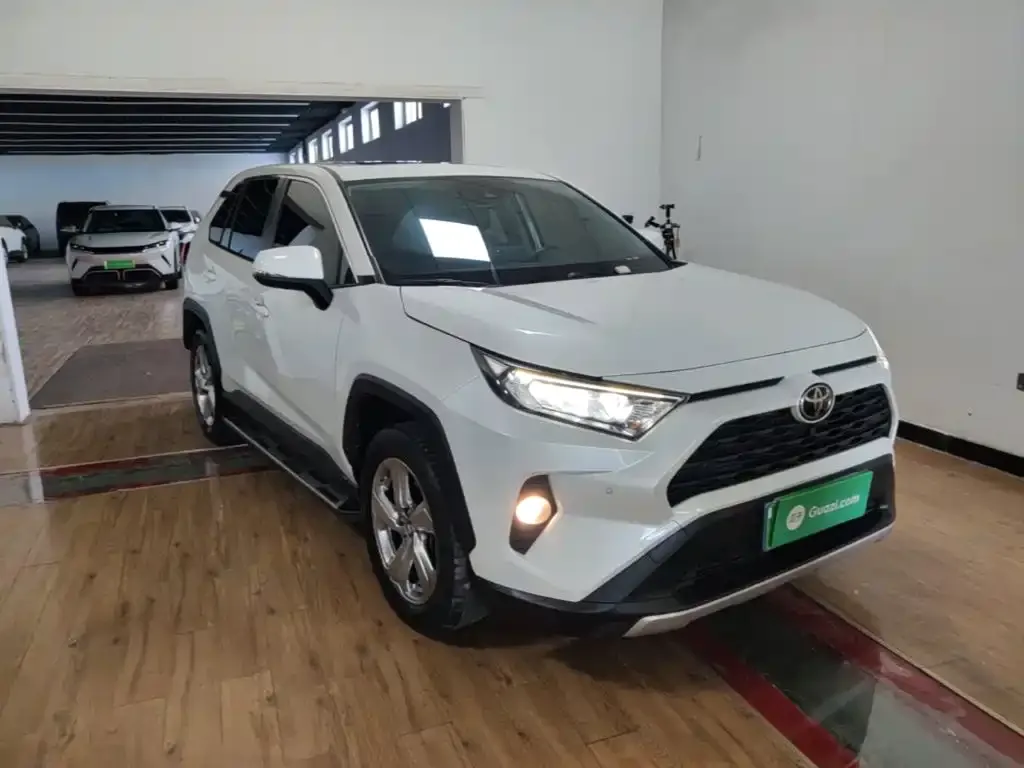 Toyota RAV4 — фото 7