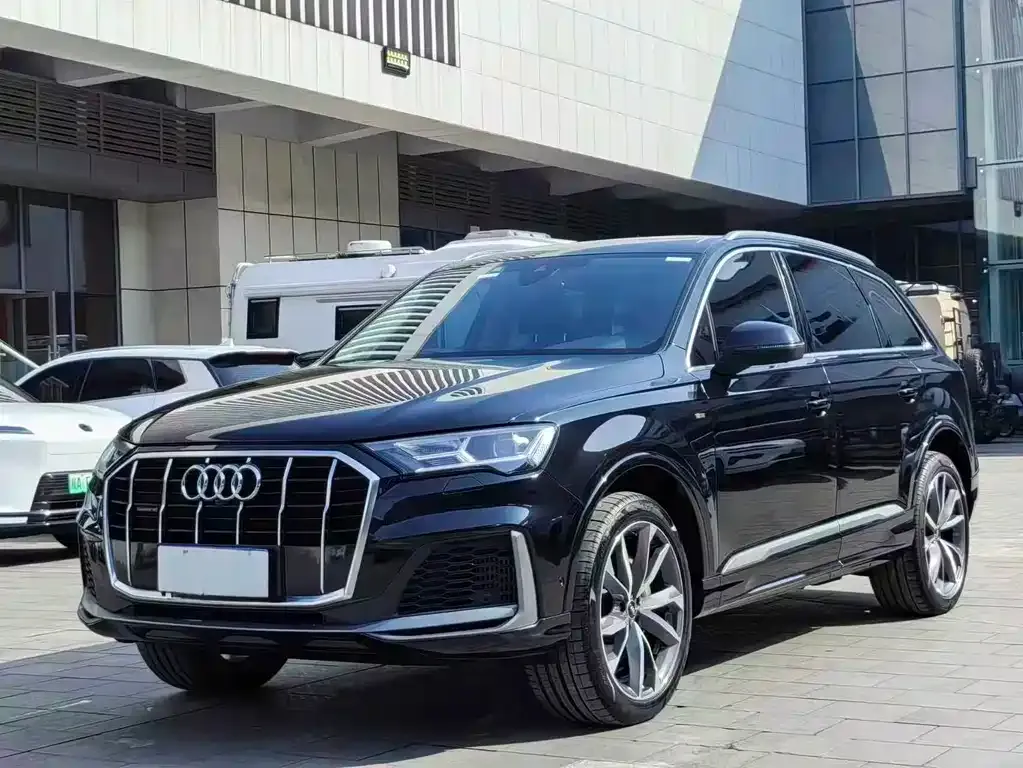 Audi Q7 — фото 1