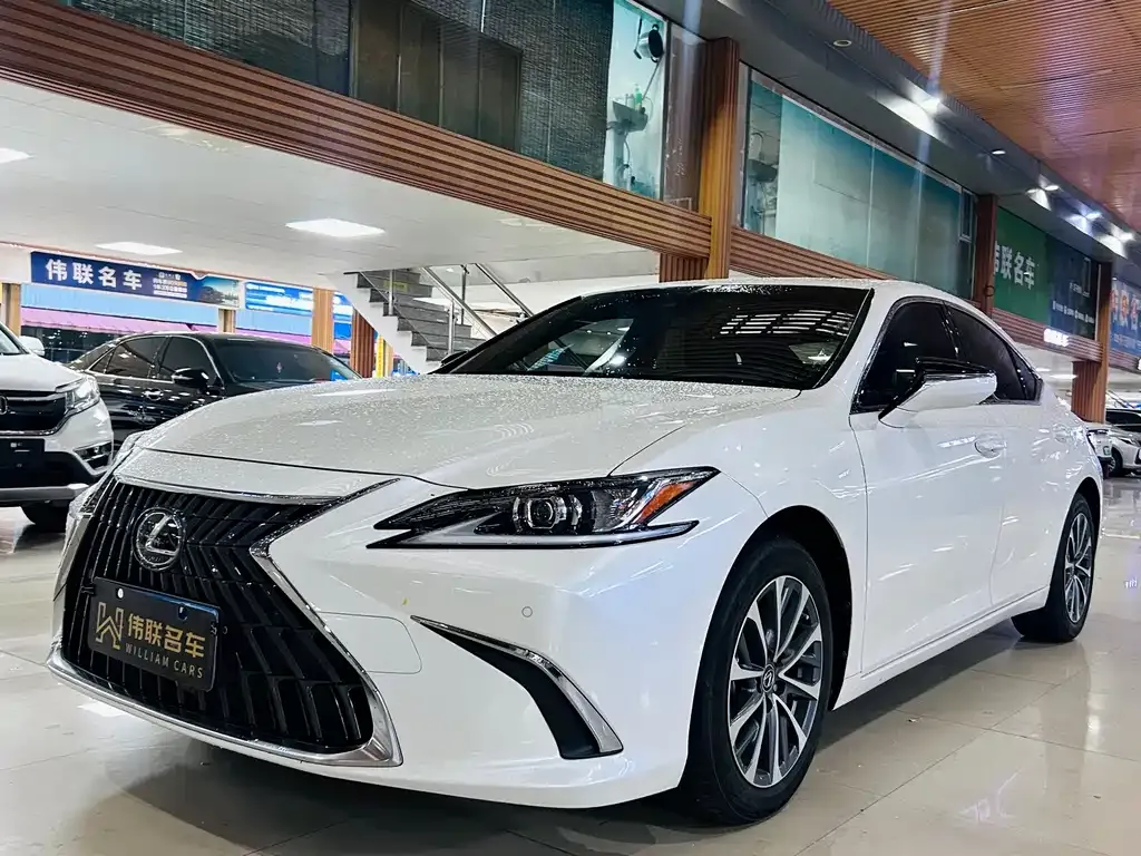 Lexus ES — фото 1
