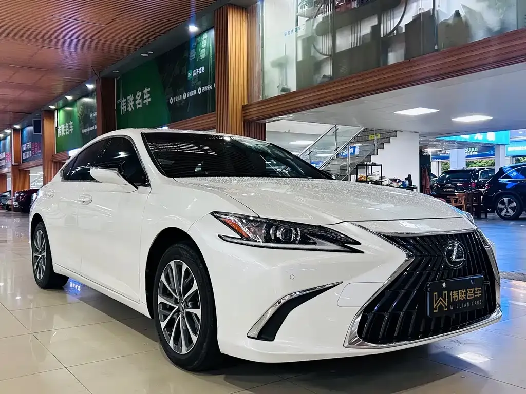 Lexus ES — фото 10