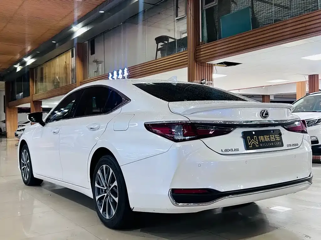 Lexus ES — фото 9
