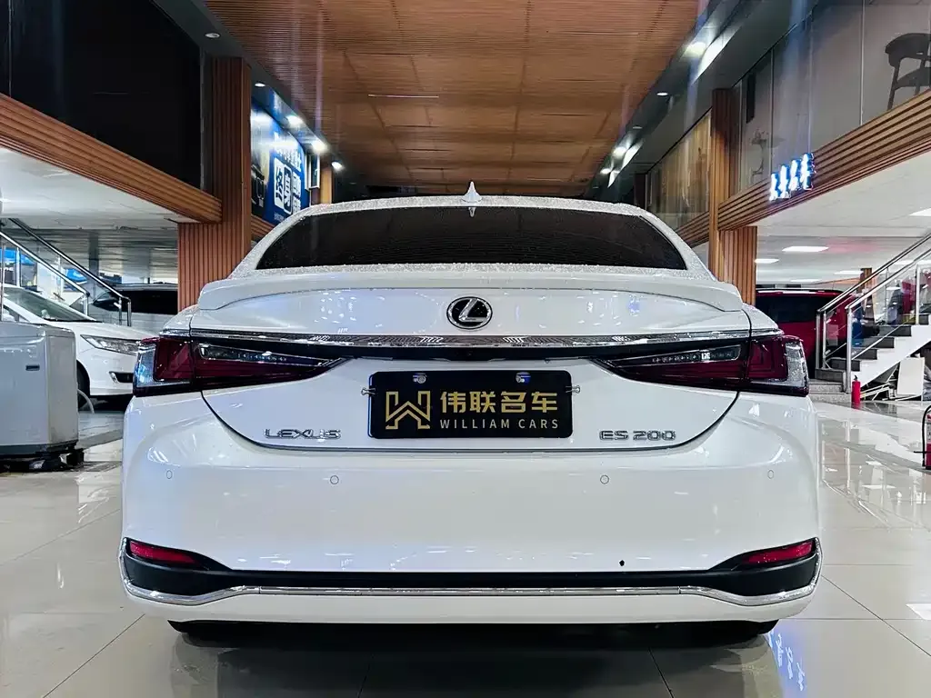 Lexus ES — фото 8