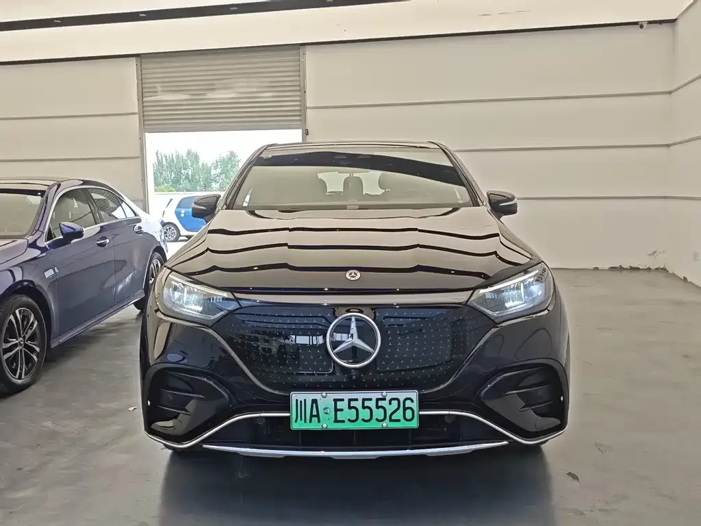 Mercedes-Benz EQE SUV — фото 6
