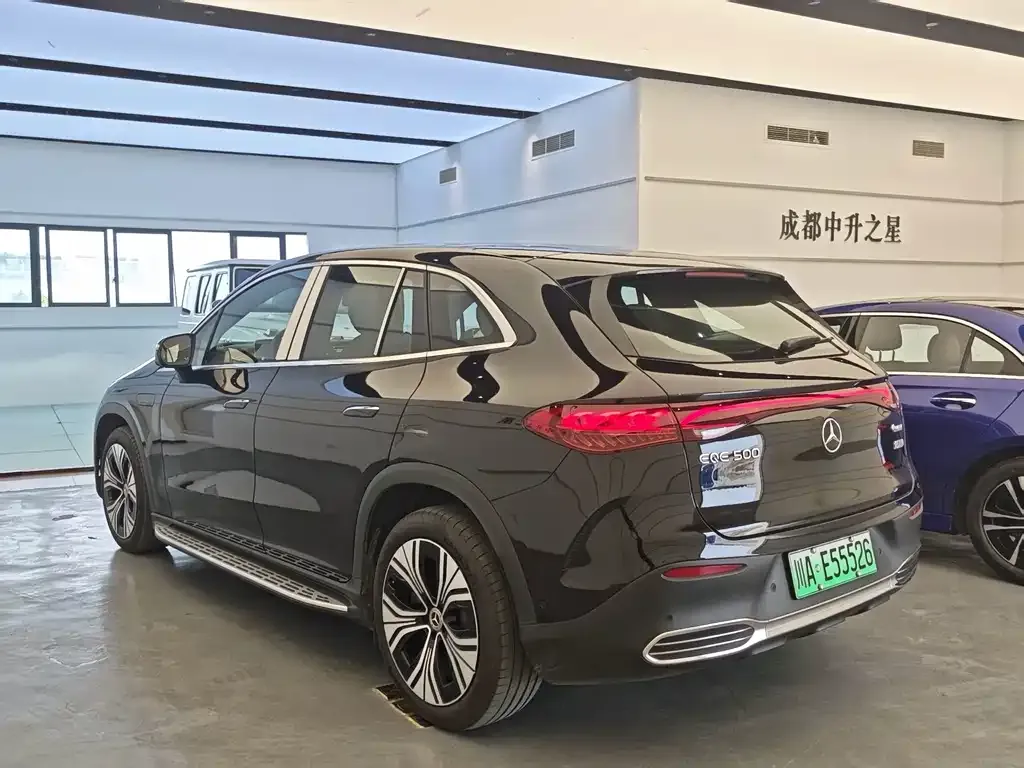 Mercedes-Benz EQE SUV — фото 7