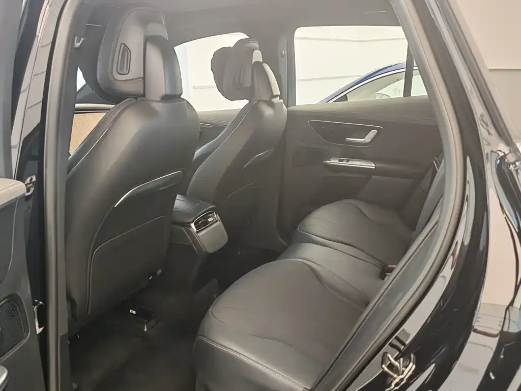 Mercedes-Benz EQE SUV — фото 4
