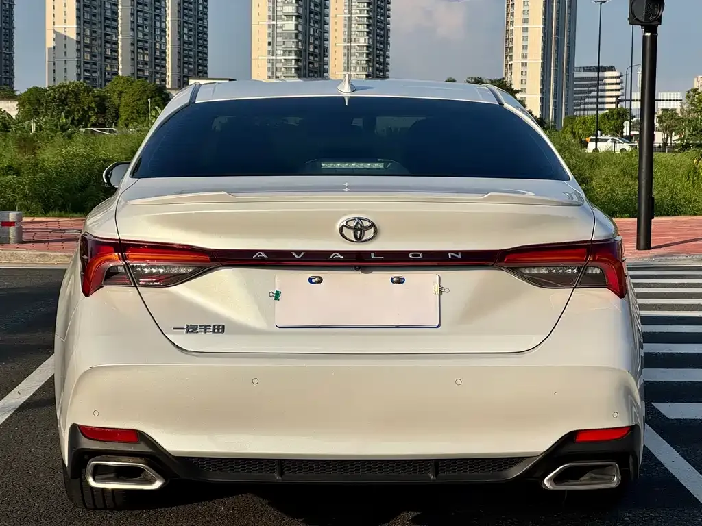 Toyota Avalon — фото 2