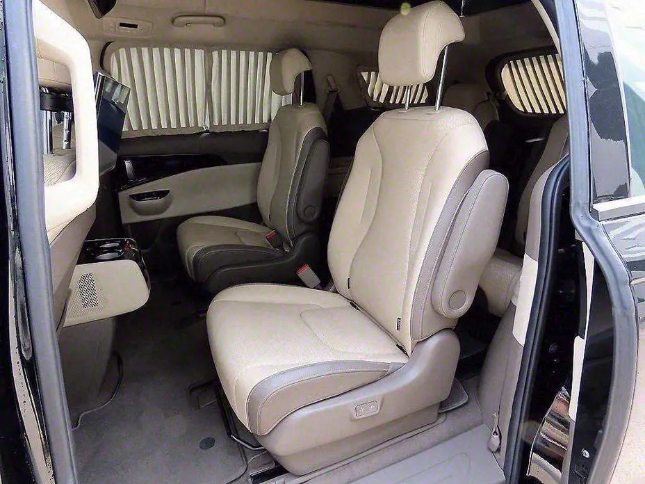 Kia Carnival — фото 8