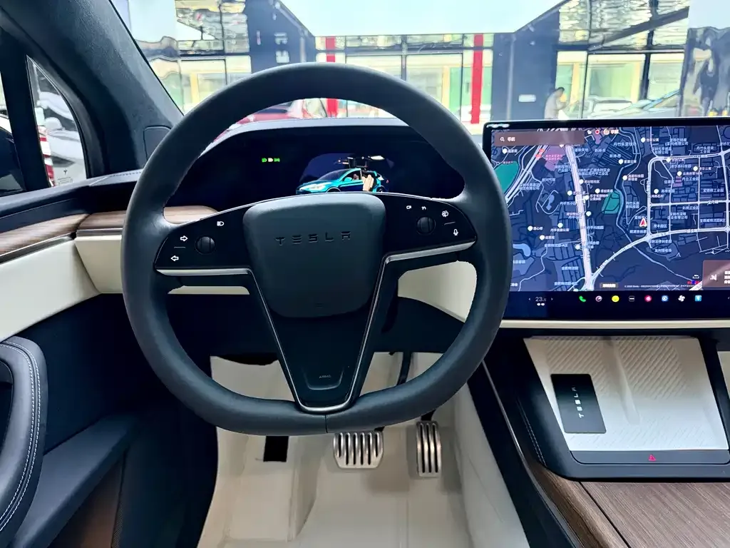 Tesla Model X — фото 3