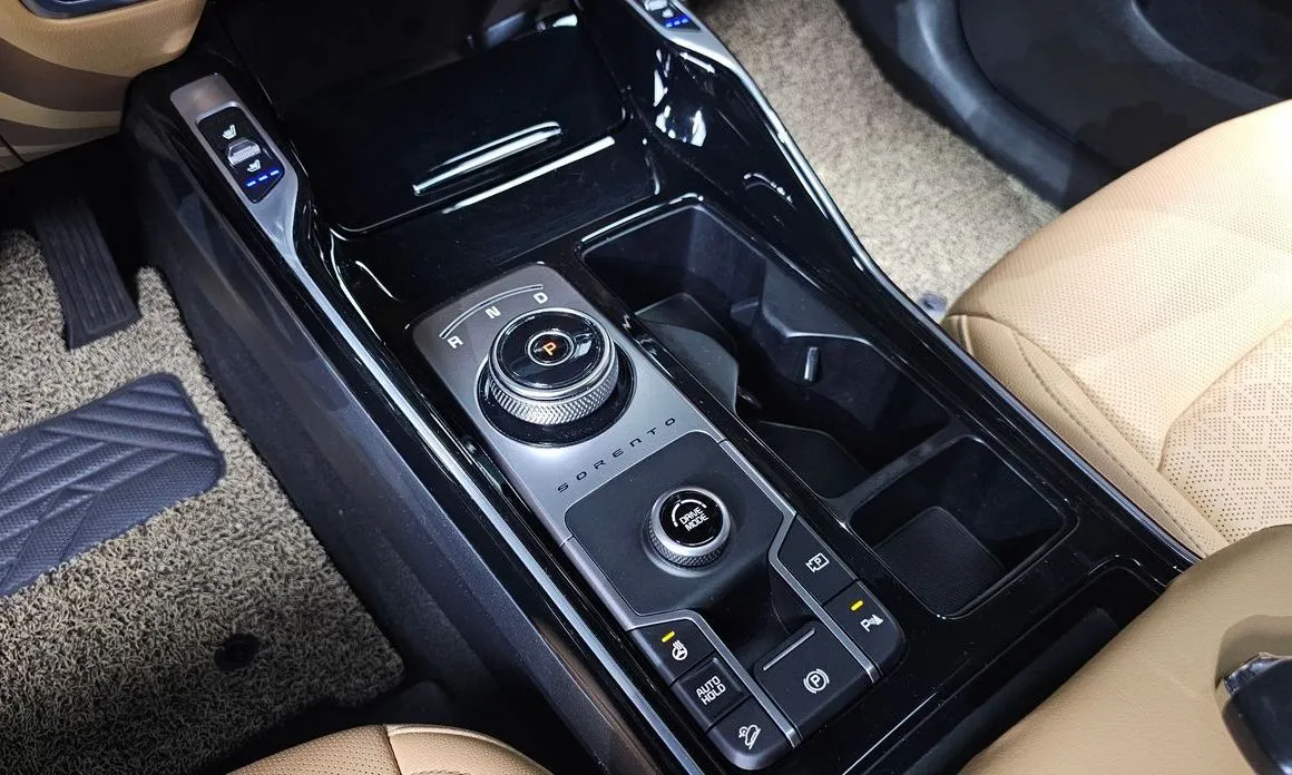 Kia Sorento — фото 9