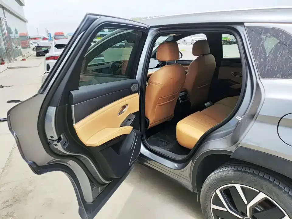 BYD L DM-i — фото 3