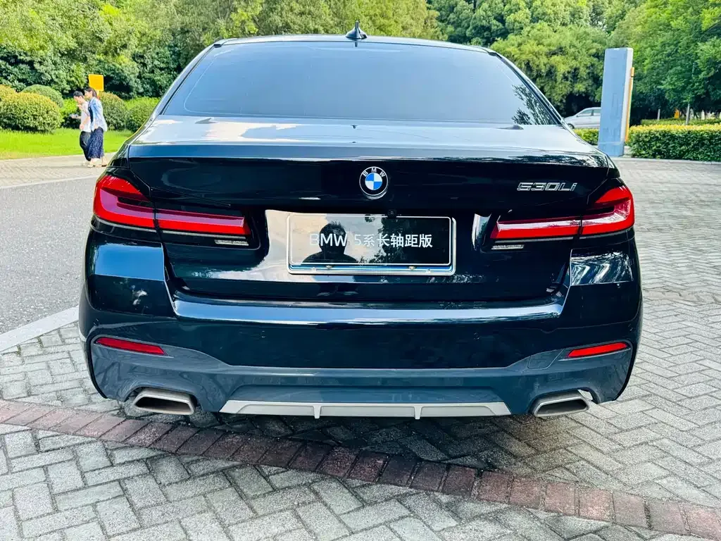 BMW 5 Series — фото 5