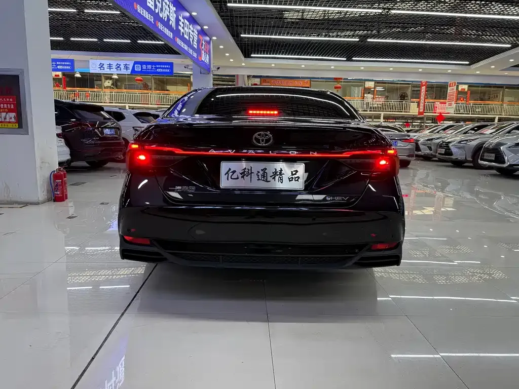 Toyota Avalon — фото 10